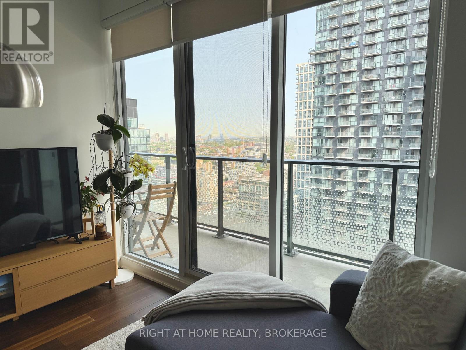 3706 - 125 Blue Jays Way, Toronto, Ontario  M5V 0N5 - Photo 8 - C12205290