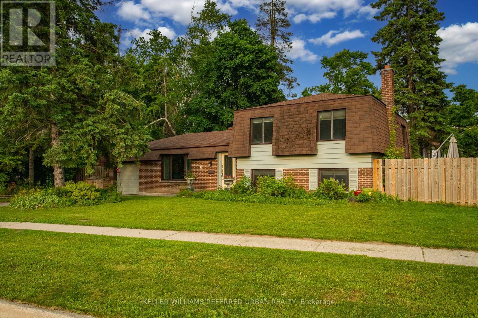 1 Birchwood Drive, Barrie, Ontario  L4M 4W7 - Photo 2 - S12205272