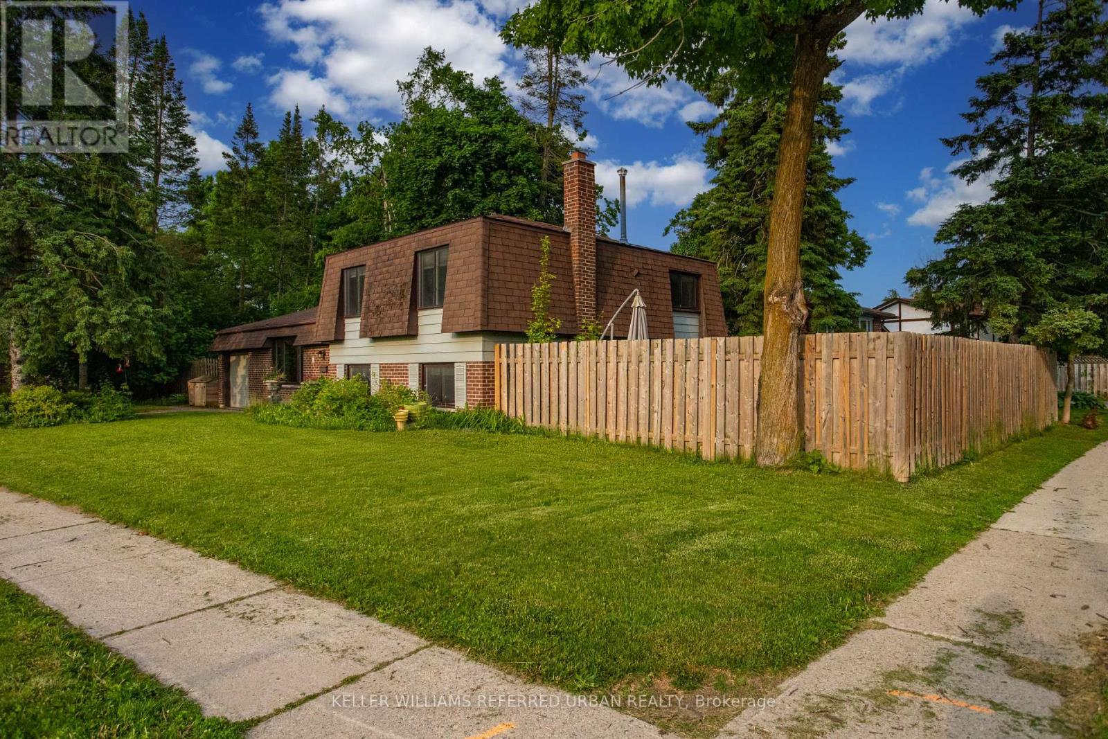 1 Birchwood Drive, Barrie, Ontario  L4M 4W7 - Photo 3 - S12205272