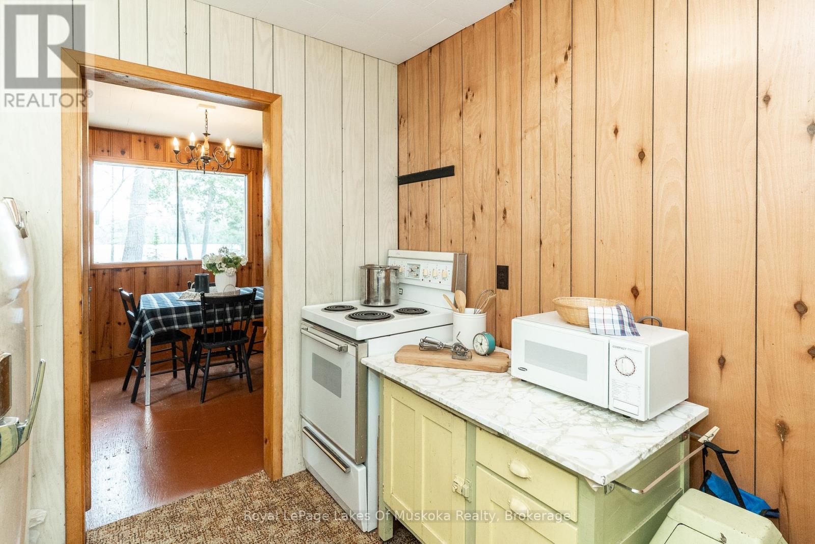 1042 Farmer Hays Drive, Algonquin Highlands, Ontario  P0A 1E0 - Photo 23 - X12136211