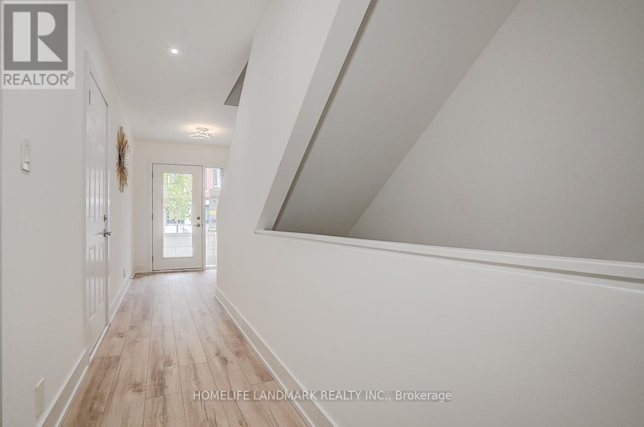 29 Chestnut Court, Aurora, Ontario  L4G 4A4 - Photo 5 - N12122282