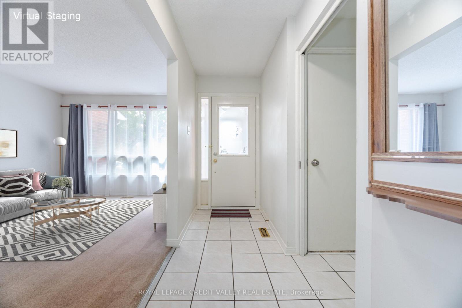 44 Courtleigh Square, Brampton, Ontario  L6Z 1J3 - Photo 5 - W12205305
