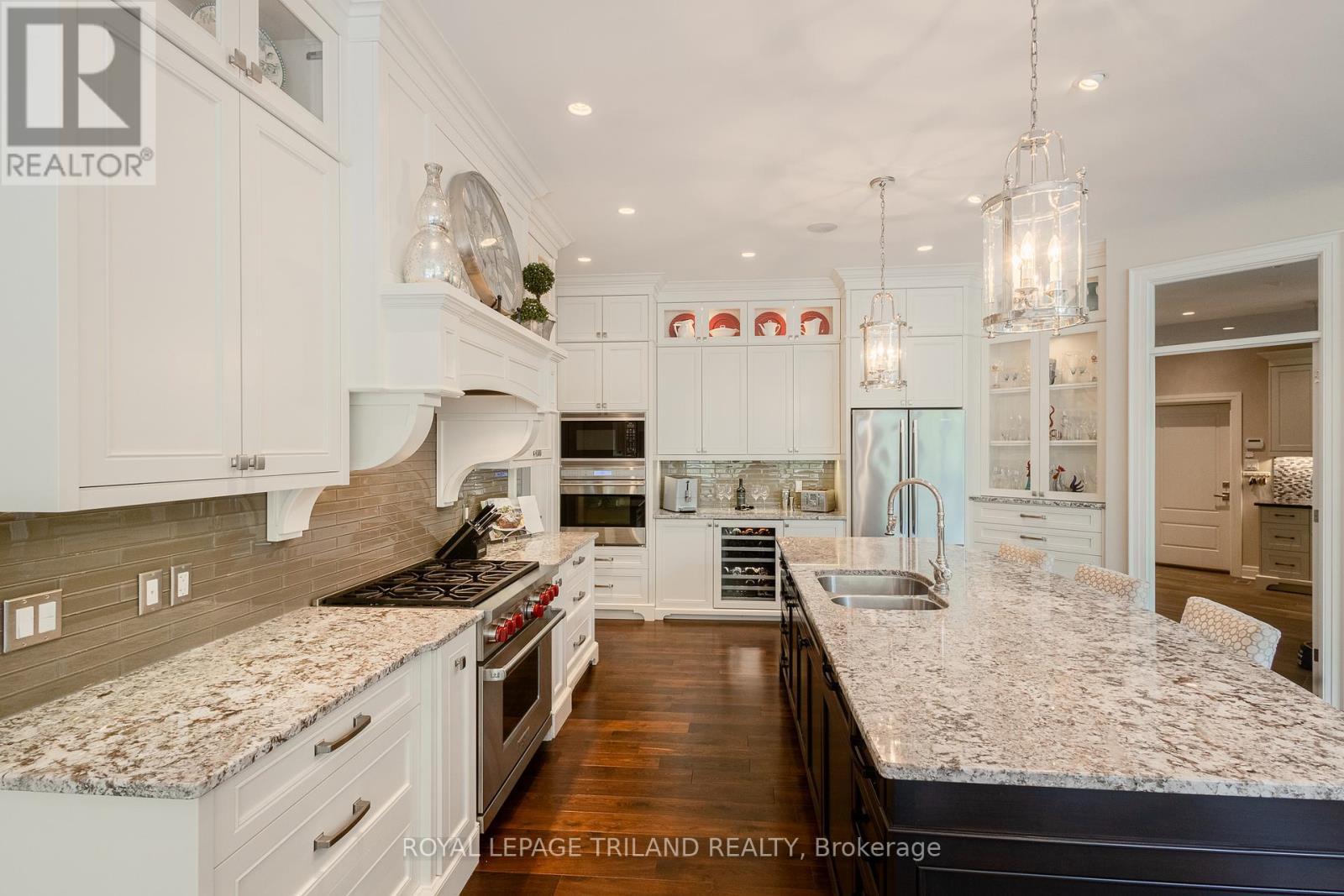 10445 Pinetree Drive, Lambton Shores (Grand Bend), Ontario  N0M 1T0 - Photo 13 - X12192775