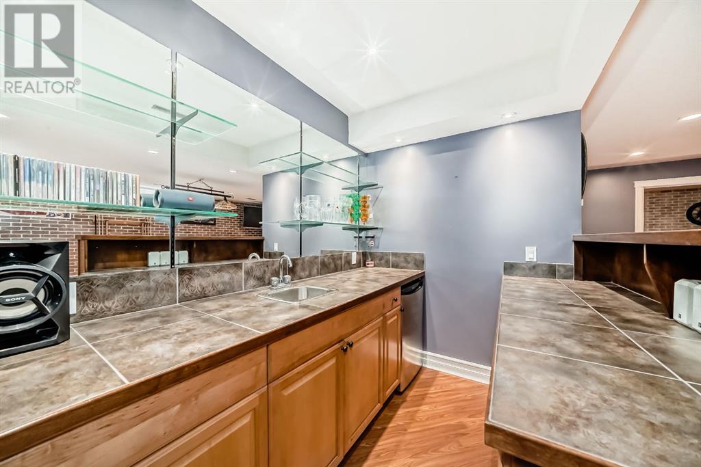 232 Valhalla Crescent Nw, Calgary, Alberta  T3A 2A1 - Photo 33 - A2212705