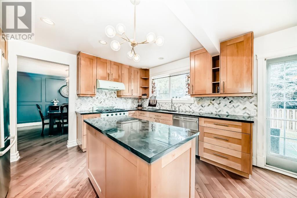 232 Valhalla Crescent Nw, Calgary, Alberta  T3A 2A1 - Photo 7 - A2212705