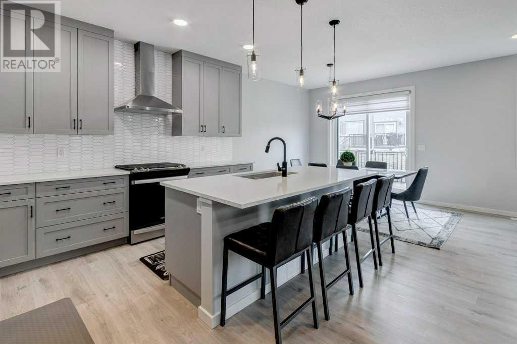 Property at 427 Lawthorn Way SE image 3