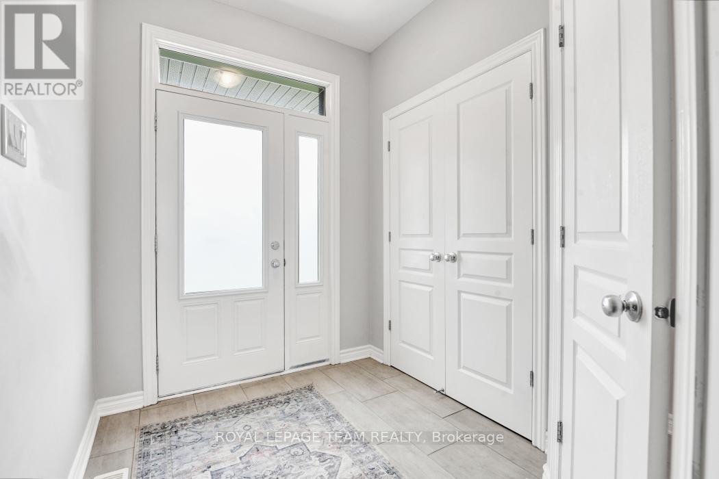 695 Parade Drive, Ottawa, Ontario  K2S 0Z3 - Photo 2 - X12205323