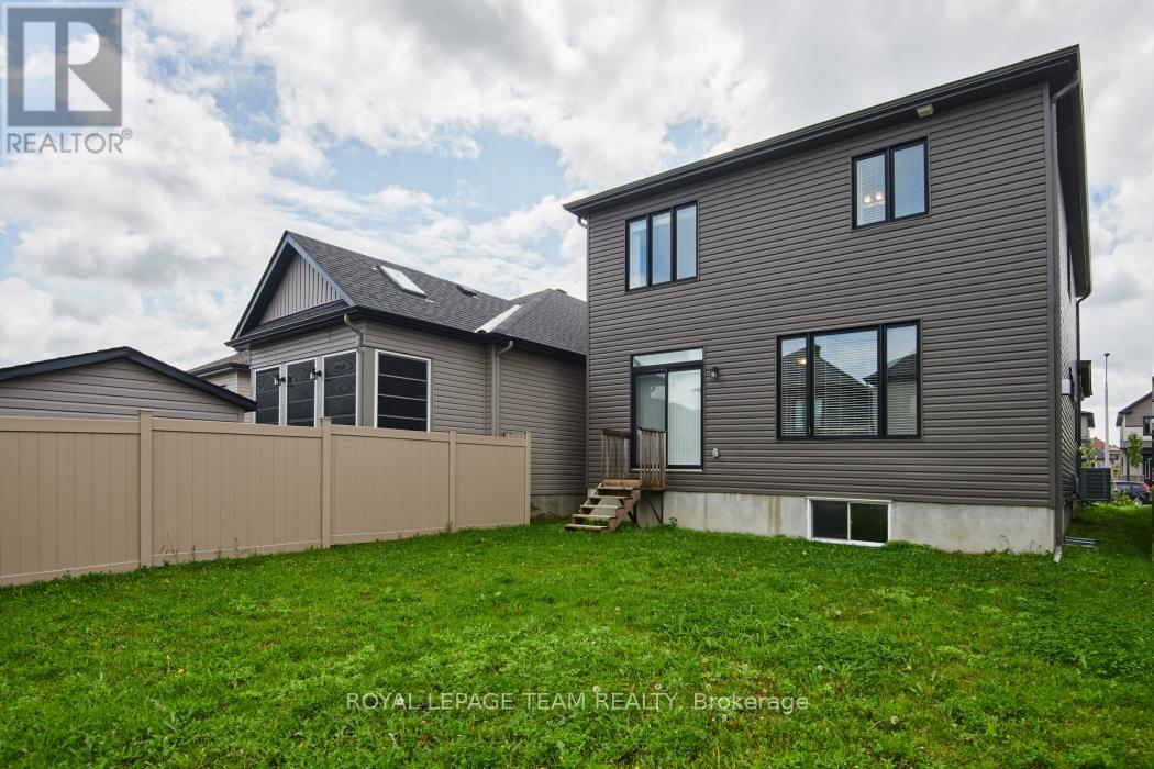 695 Parade Drive, Ottawa, Ontario  K2S 0Z3 - Photo 28 - X12205323