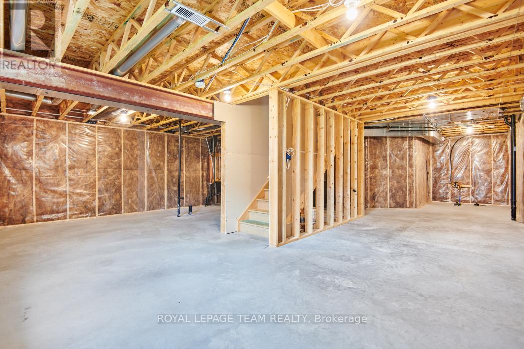 695 Parade Drive, Ottawa, Ontario  K2S 0Z3 - Photo 29 - X12205323