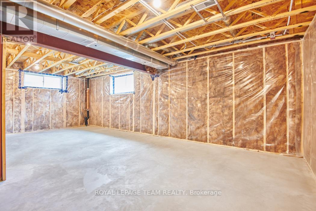 695 Parade Drive, Ottawa, Ontario  K2S 0Z3 - Photo 30 - X12205323