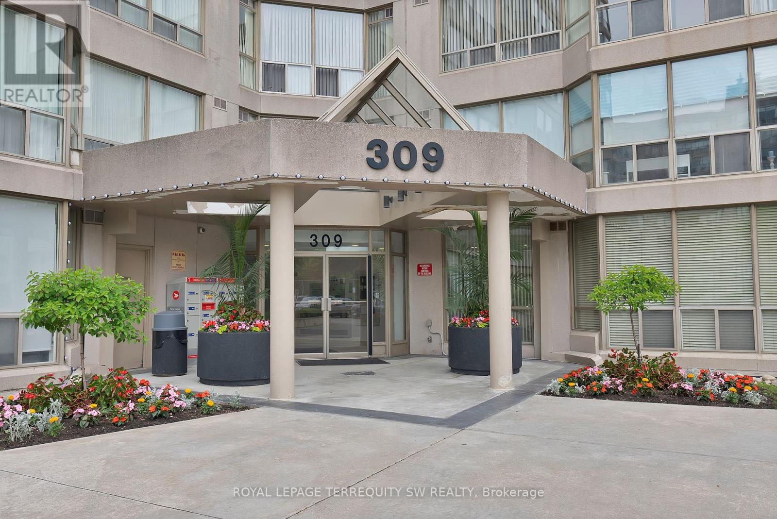 113 - 309 Major Mackenzie Drive E, Richmond Hill (Harding), Ontario  L4C 9V5 - Photo 2 - N12205317