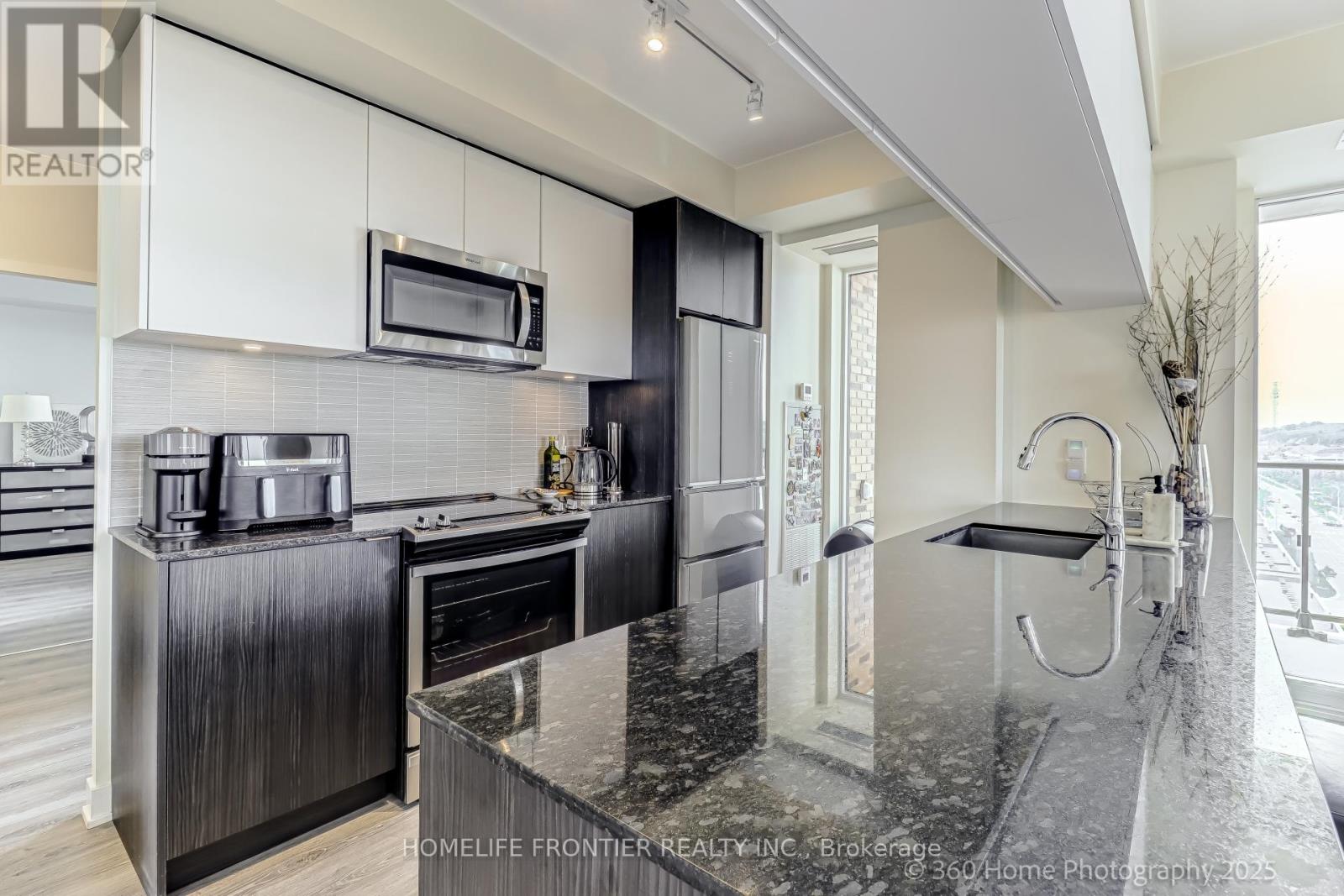 904 - 100 Eagle Rock Way W, Vaughan, Ontario  L6A 5B9 - Photo 12 - N12205338