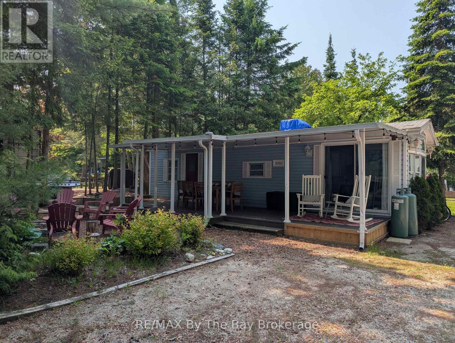210 - 85 Theme Park Drive N, Wasaga Beach, Ontario L9Z 1X7 - Photo 3 - S12180773