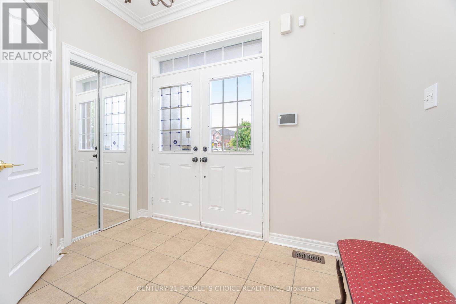19 Frobischer Drive, Brampton, Ontario  L6R 0L4 - Photo 4 - W12205339