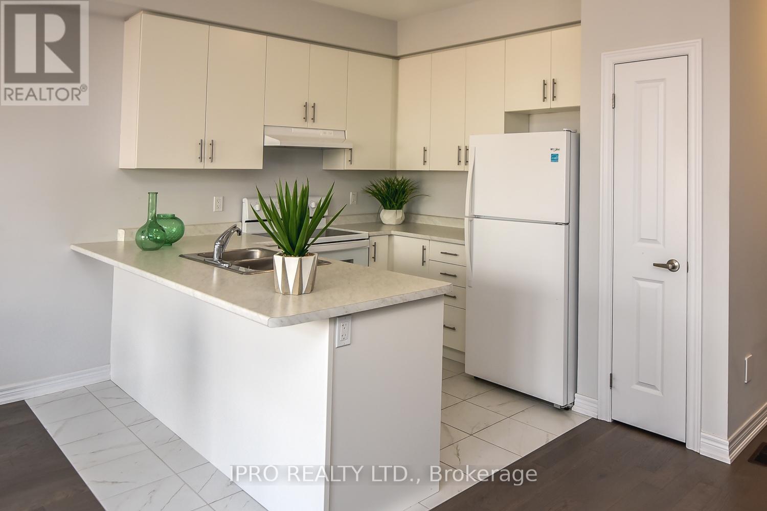 11 Mockingbird Lane E, Hamilton, Ontario  L8E 0K7 - Photo 13 - X12205318