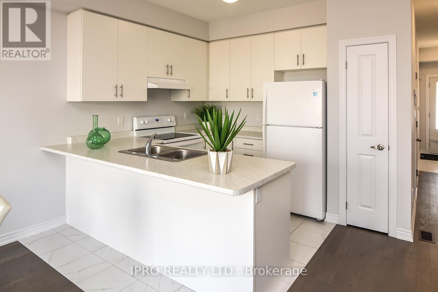 11 Mockingbird Lane E, Hamilton, Ontario  L8E 0K7 - Photo 14 - X12205318