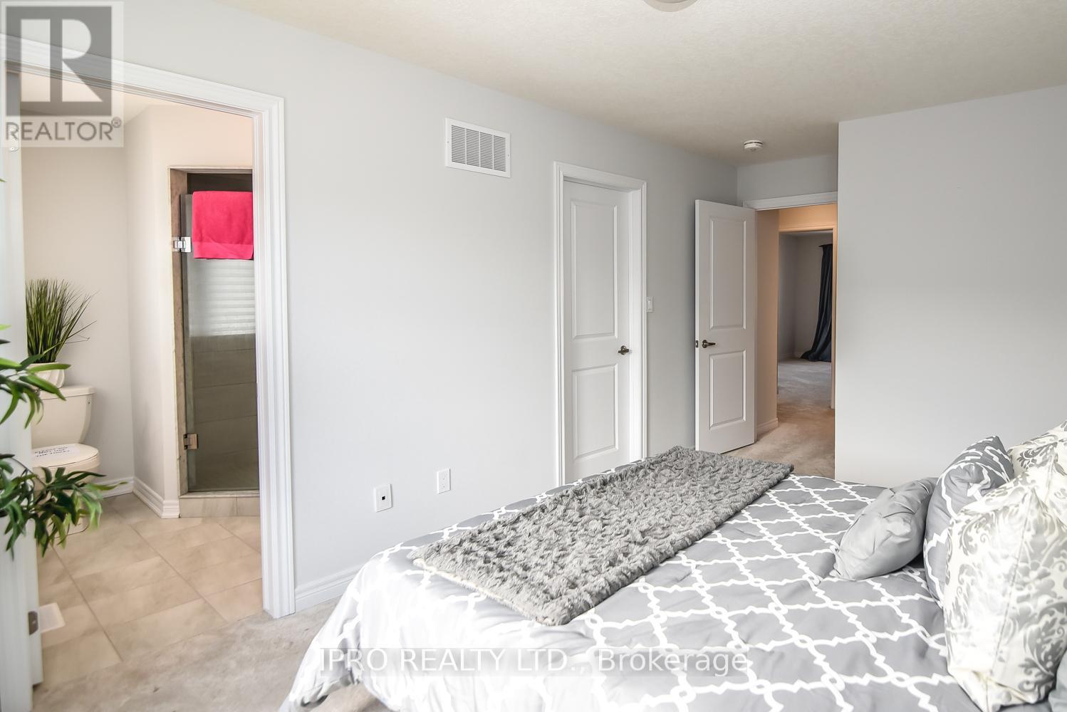 11 Mockingbird Lane E, Hamilton, Ontario  L8E 0K7 - Photo 16 - X12205318