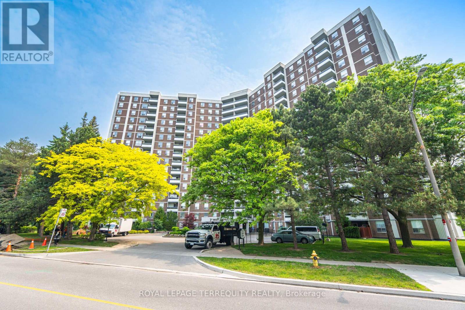 904 - 5 SHADY GOLFWAY, Toronto, Ontario