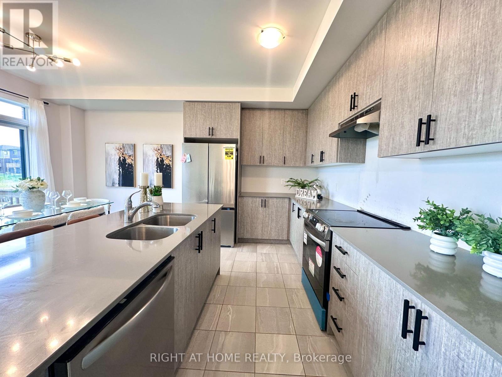 27 Blackburn Street, Cambridge, Ontario  N1S 0E1 - Photo 3 - X12193670