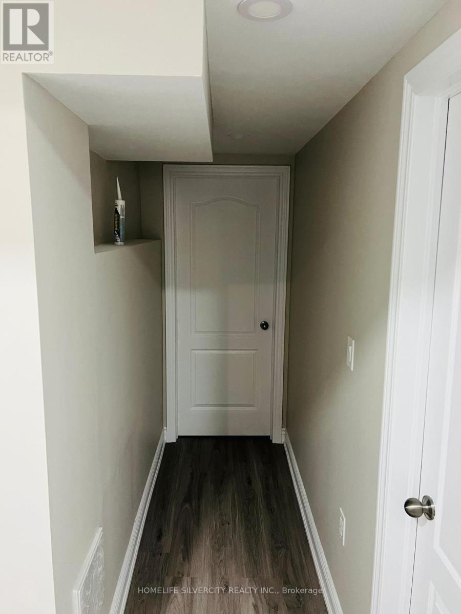 21 Ashford Court, Brampton (Brampton North), Ontario  L6V 3E2 - Photo 11 - W12205348