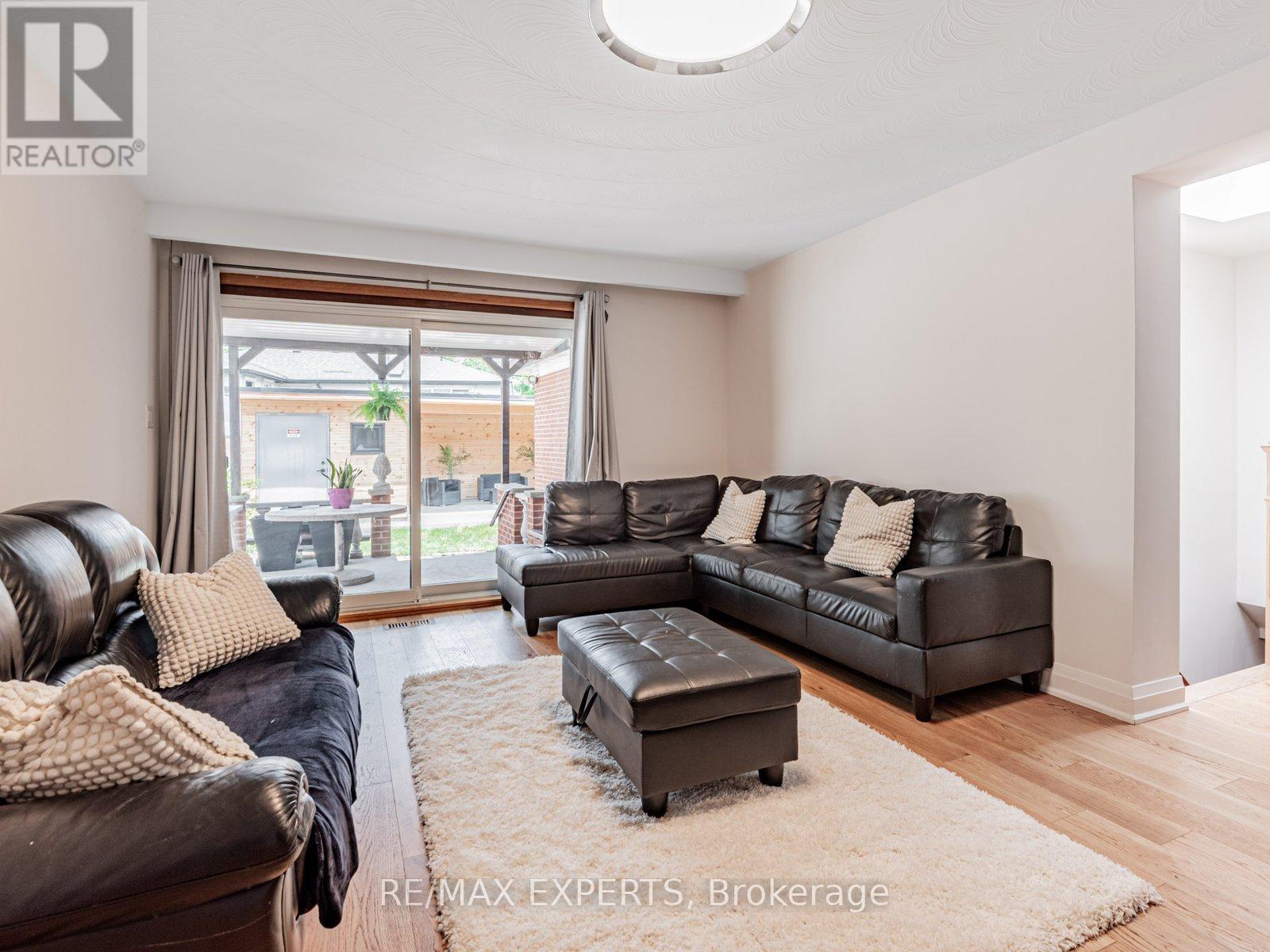 7 Culford Road, Toronto, Ontario  M6M 4J5 - Photo 16 - W12205358