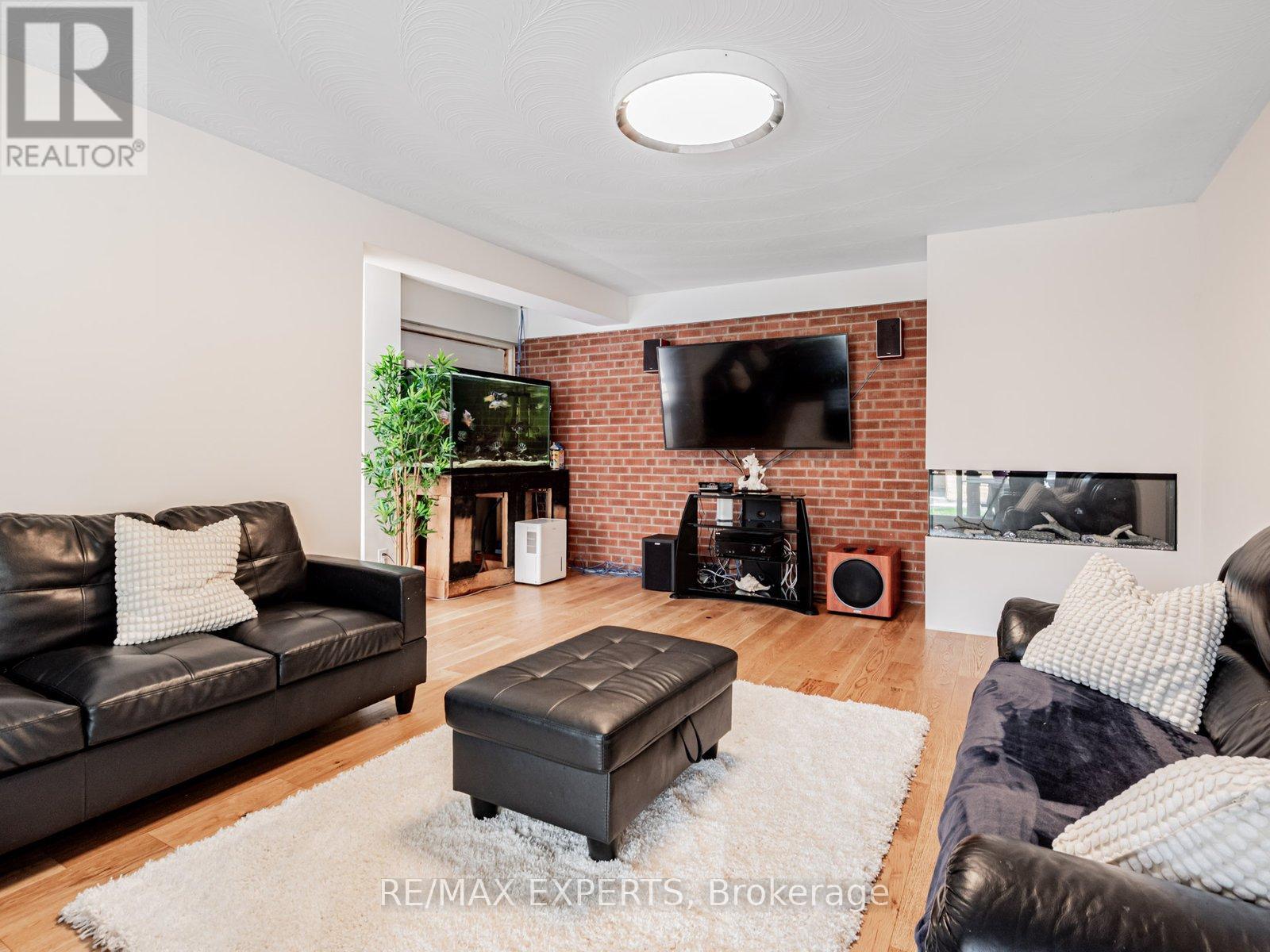 7 Culford Road, Toronto, Ontario  M6M 4J5 - Photo 17 - W12205358