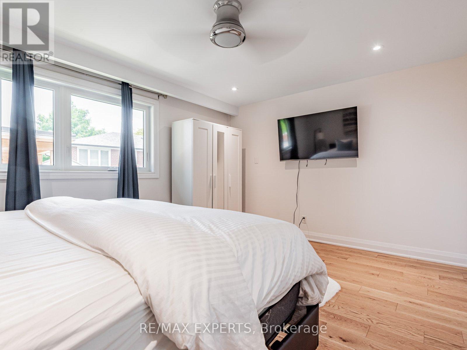 7 Culford Road, Toronto, Ontario  M6M 4J5 - Photo 26 - W12205358