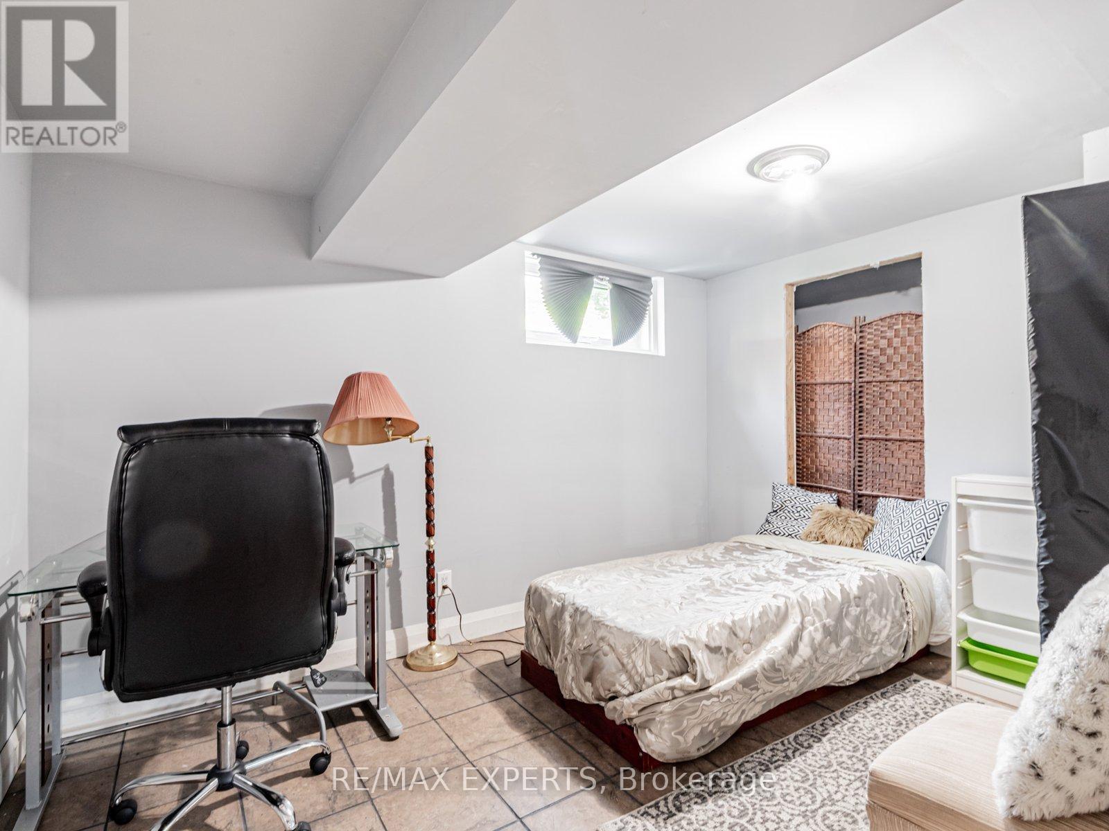 7 Culford Road, Toronto, Ontario  M6M 4J5 - Photo 35 - W12205358