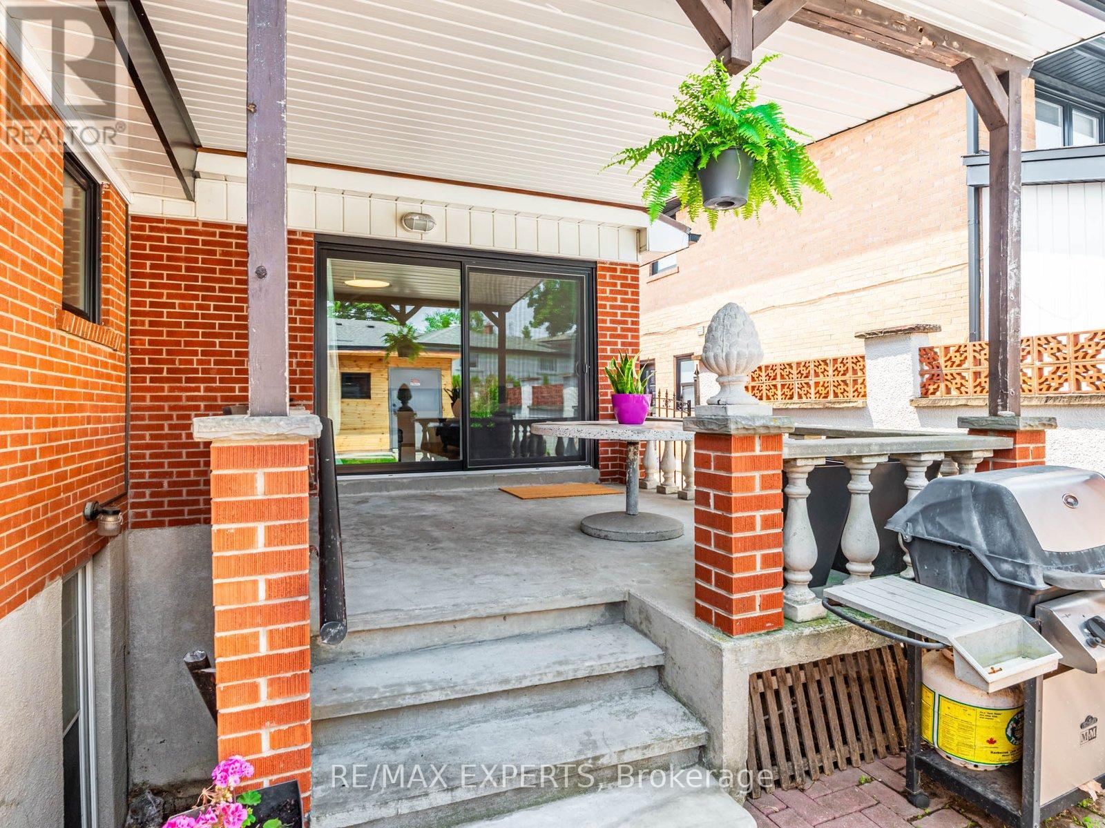 7 Culford Road, Toronto, Ontario  M6M 4J5 - Photo 4 - W12205358