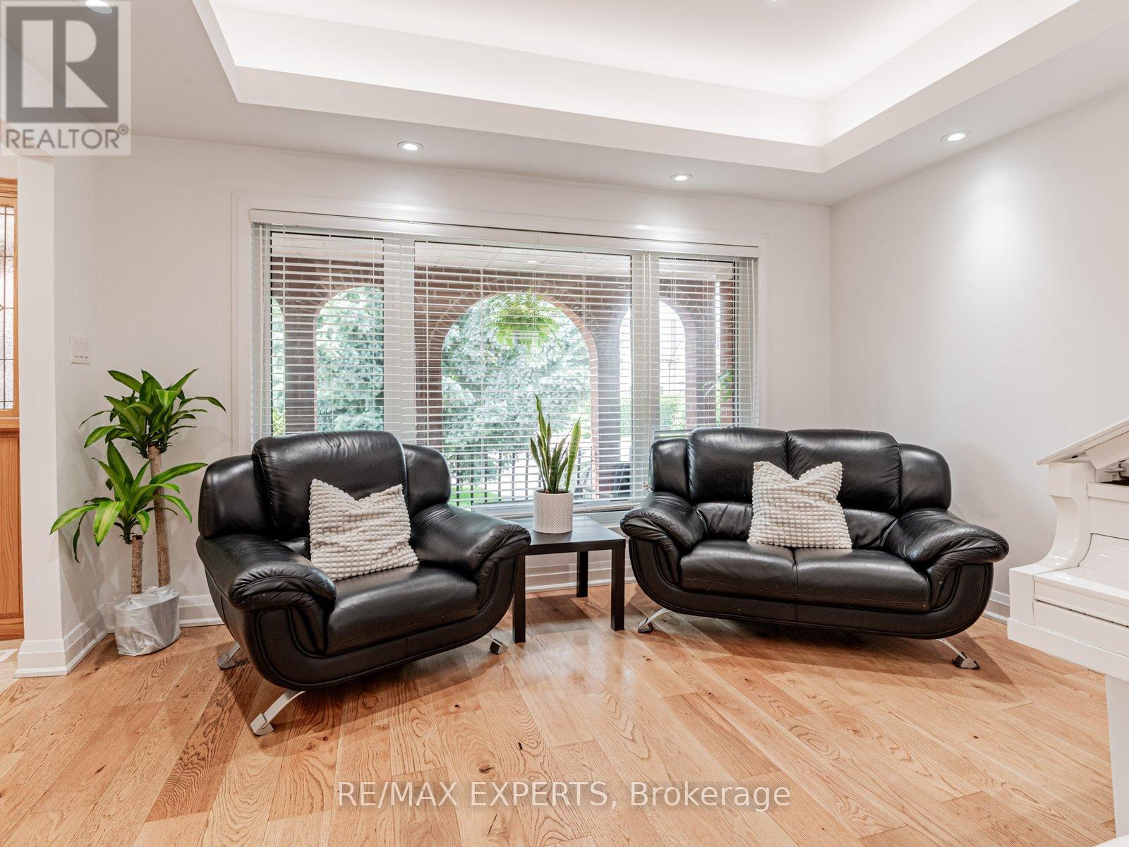 7 Culford Road, Toronto, Ontario  M6M 4J5 - Photo 6 - W12205358