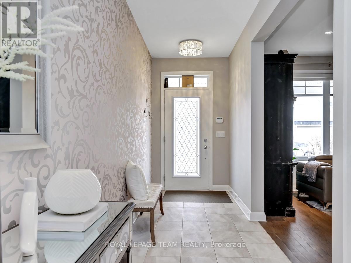 240 Escarpment Crescent, Ottawa, Ontario  K2T 0L6 - Photo 2 - X12205377
