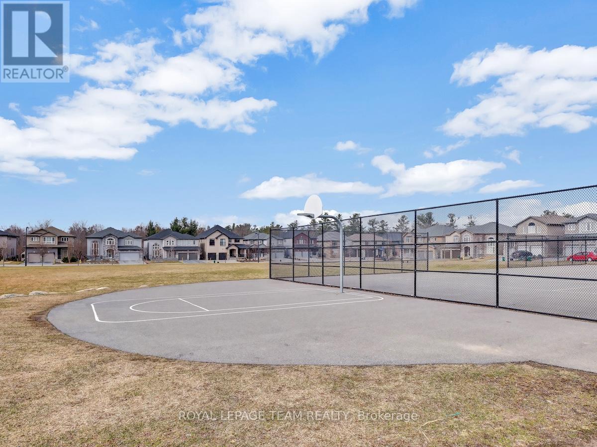 240 Escarpment Crescent, Ottawa, Ontario  K2T 0L6 - Photo 48 - X12205377
