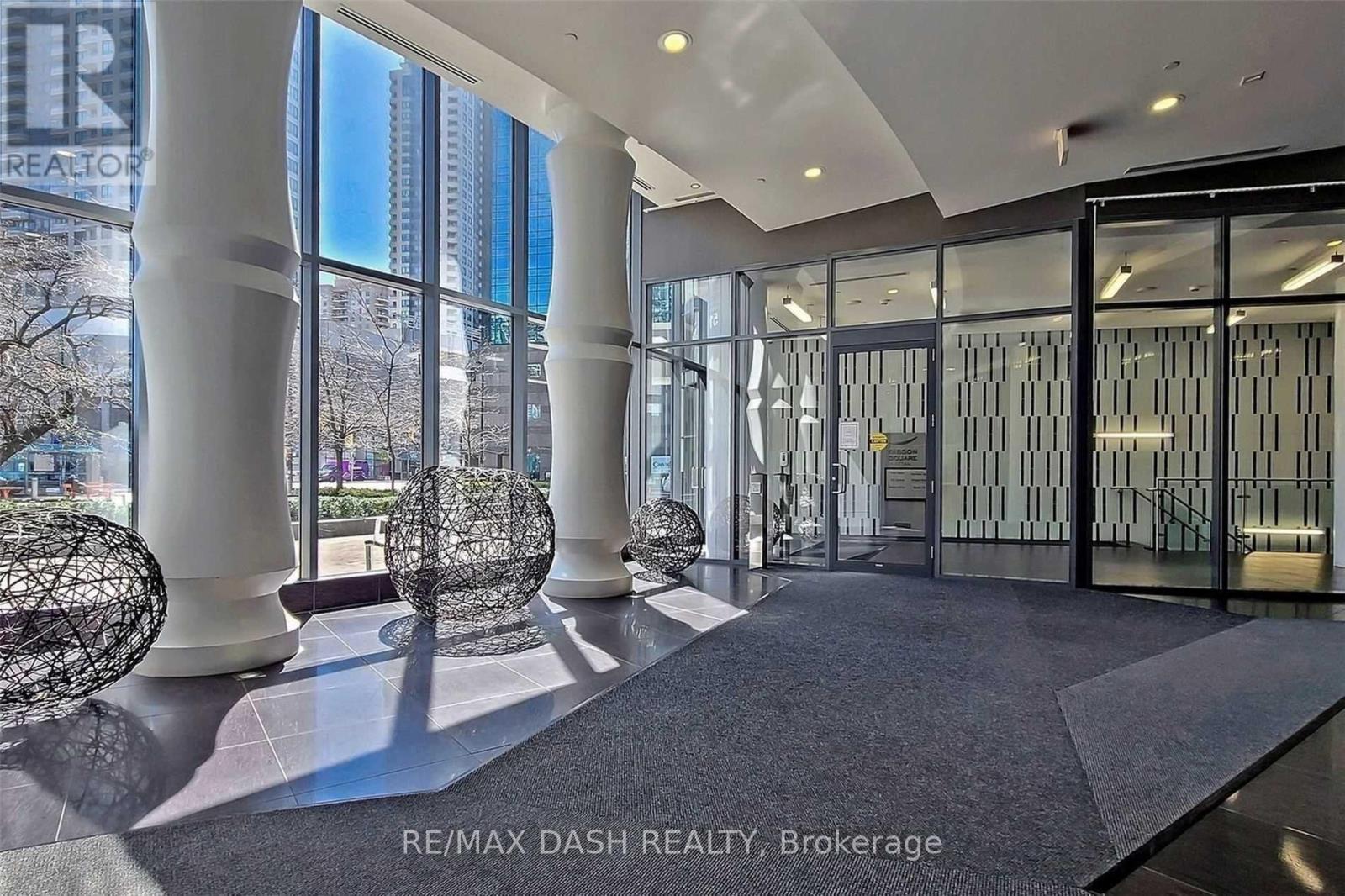 3306 - 5168 Yonge Street, Toronto, Ontario  M2N 5P6 - Photo 2 - C12205368