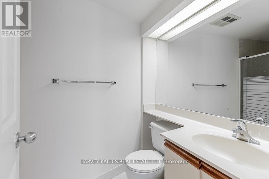 2507 - 77 Harbour Square, Toronto, Ontario  M5J 2S2 - Photo 12 - C12205388