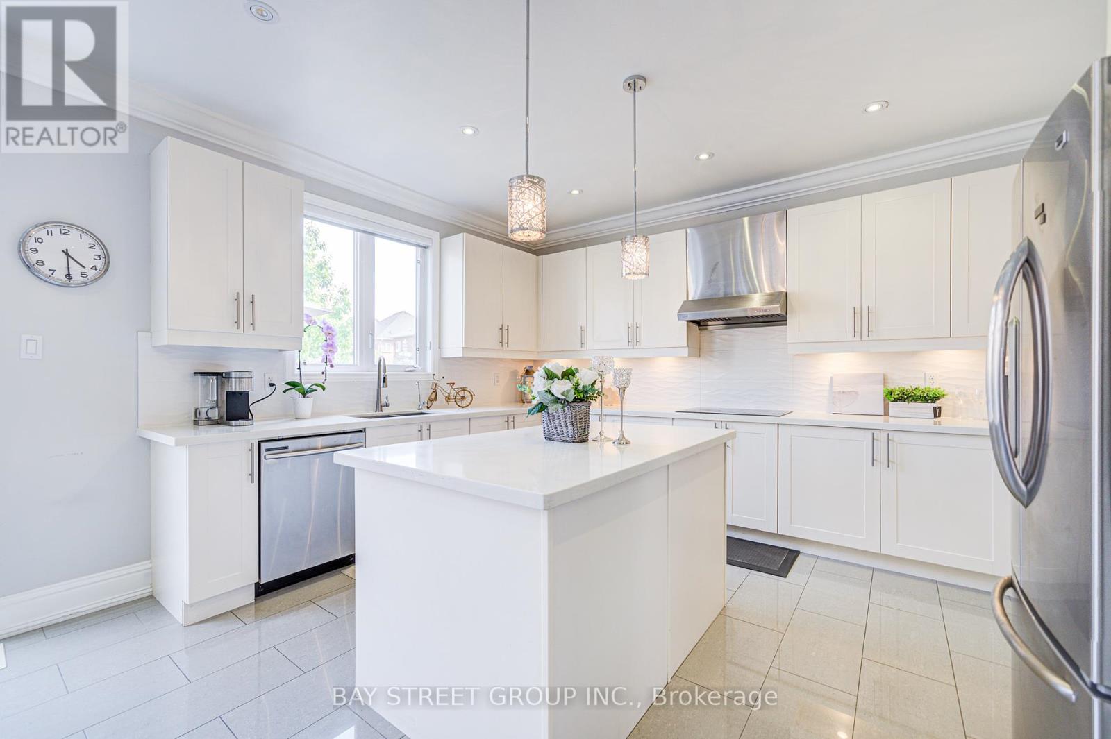 982 Bristol Road W, Mississauga, Ontario  L5V 0C5 - Photo 24 - W12205215
