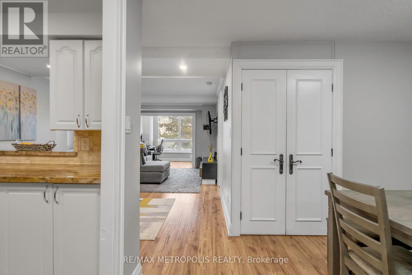 212 - 326 Major Mackenzie Drive E, Richmond Hill, Ontario  L4C 8T4 - Photo 4 - N12205366