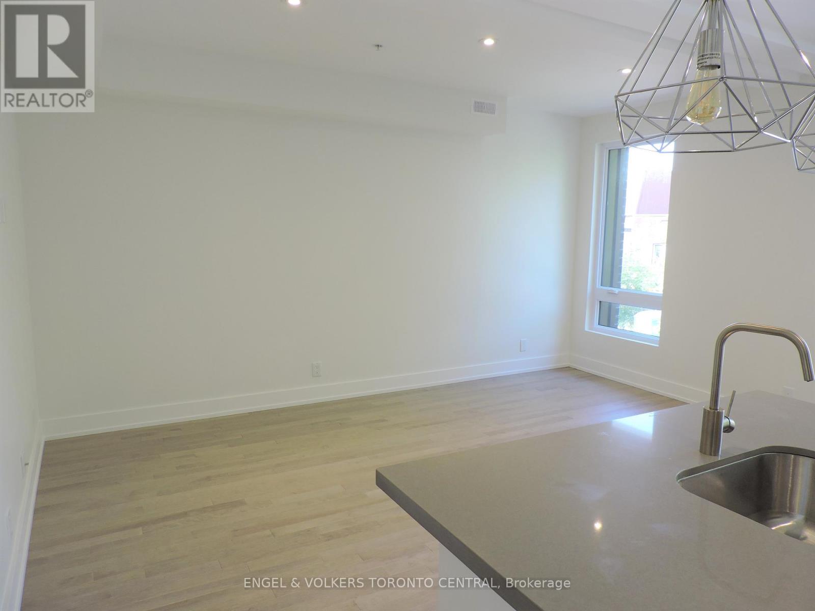 4 - 1555 Bloor Street W, Toronto, Ontario  M6P 1A5 - Photo 4 - W12203704
