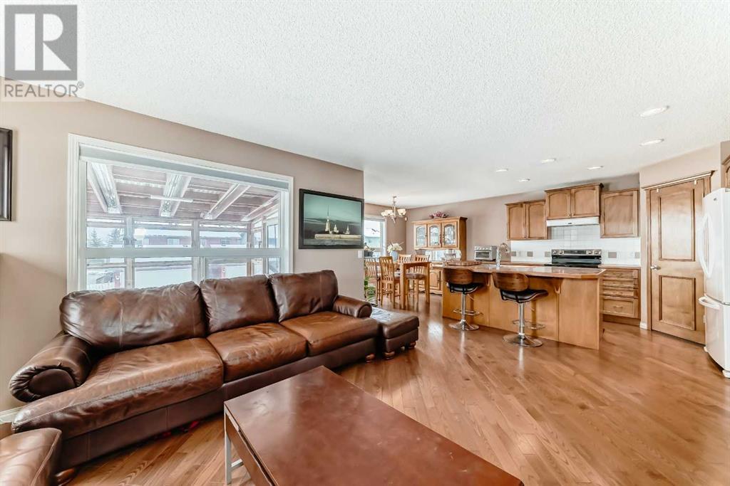 250 Eversyde Close Sw, Calgary, Alberta  T2Y 5A2 - Photo 8 - A2207608