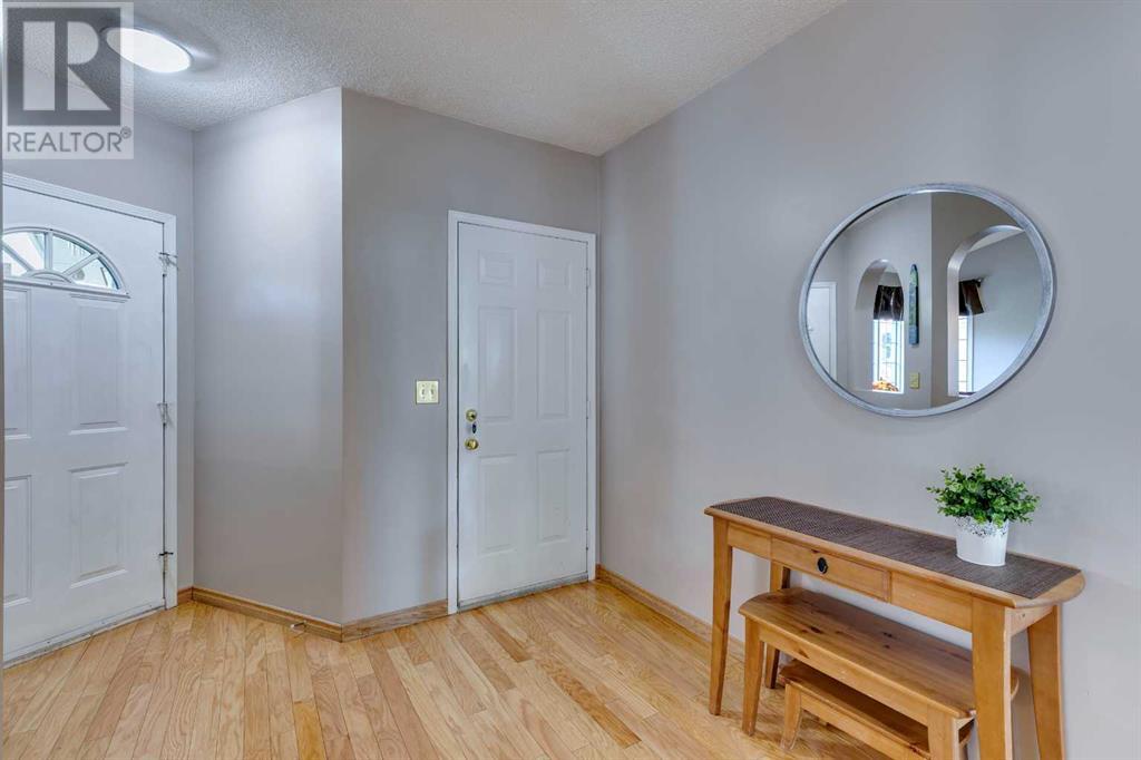 17 Sundown Way Se, Calgary, Alberta  T2X 3B8 - Photo 3 - A2227518