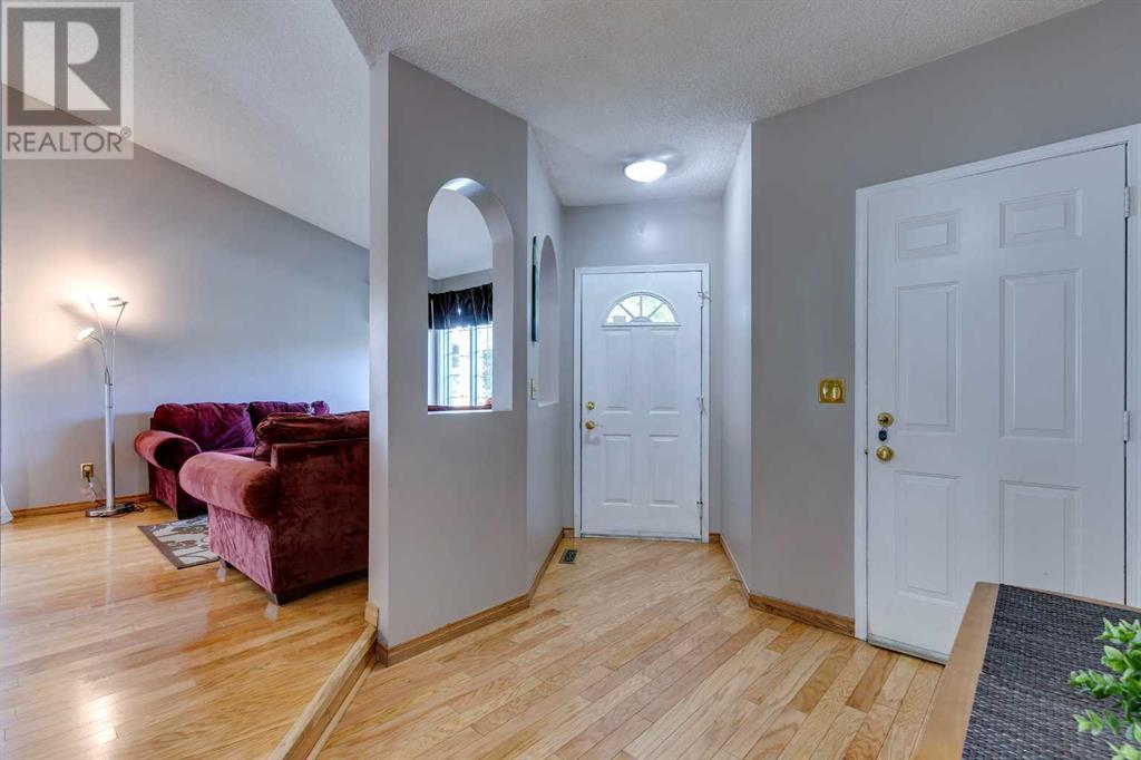 17 Sundown Way Se, Calgary, Alberta  T2X 3B8 - Photo 2 - A2227518