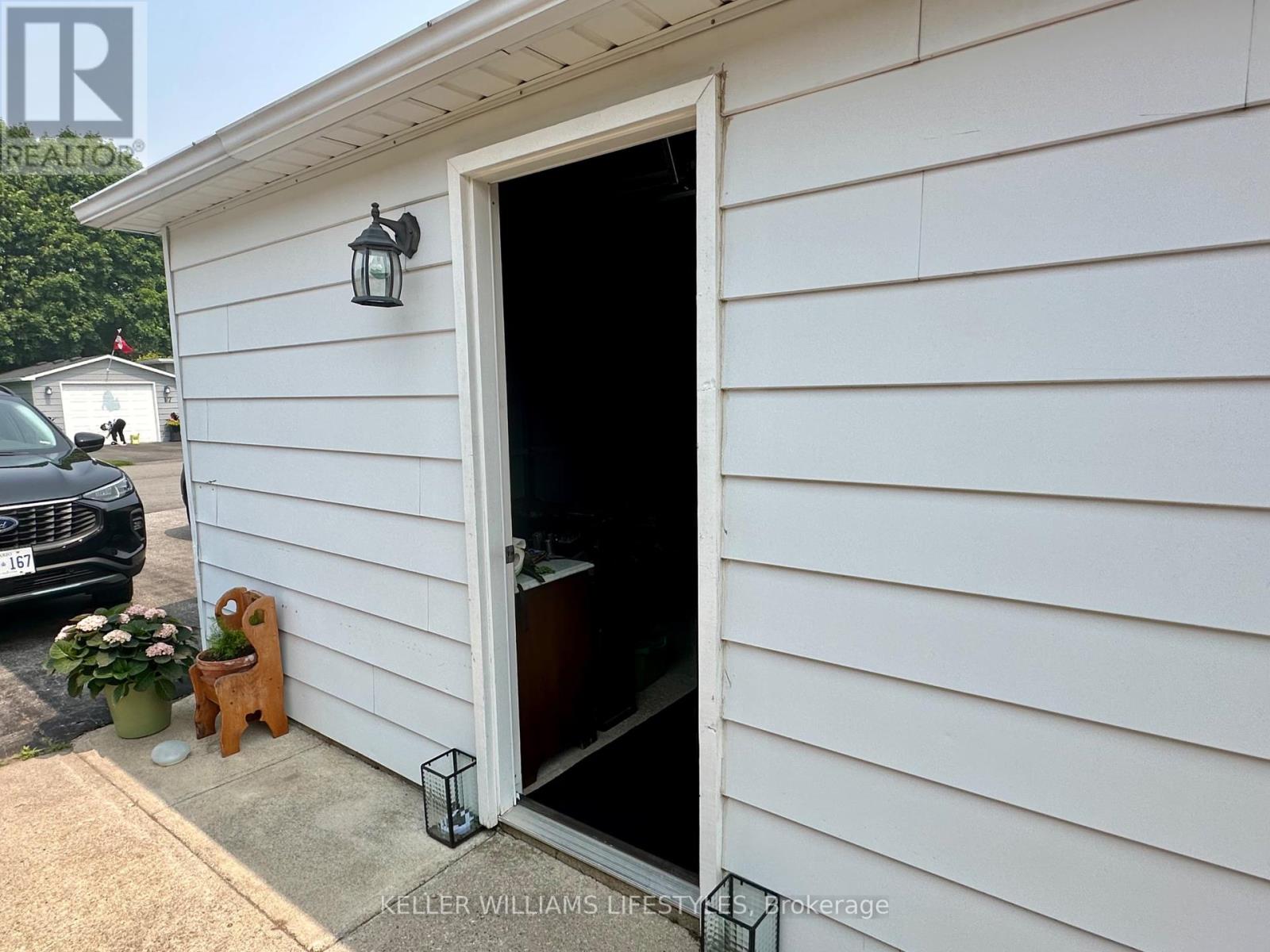 16 Velma Street, Strathroy-Caradoc, Ontario  N7G 3P4 - Photo 27 - X12200244