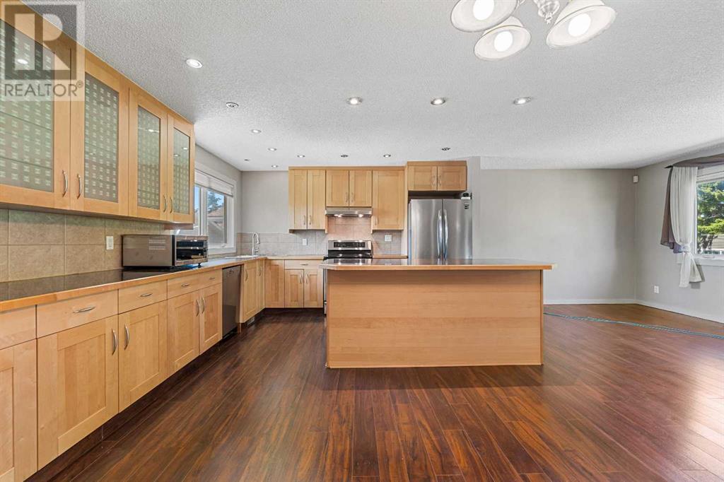 159 Pinecliff Way Ne, Calgary, Alberta  T1Y 3X2 - Photo 7 - A2226221