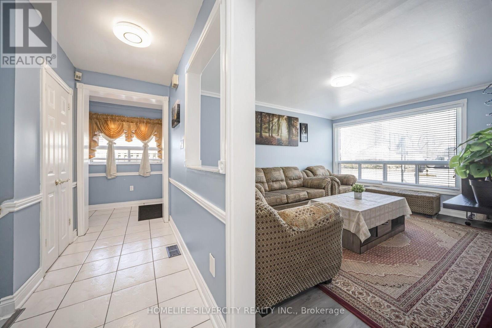 4 Benstrow Avenue, Toronto, Ontario  M9V 2Z6 - Photo 10 - W12205406