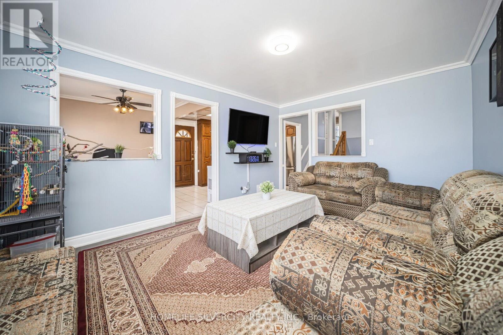 4 Benstrow Avenue, Toronto, Ontario  M9V 2Z6 - Photo 12 - W12205406