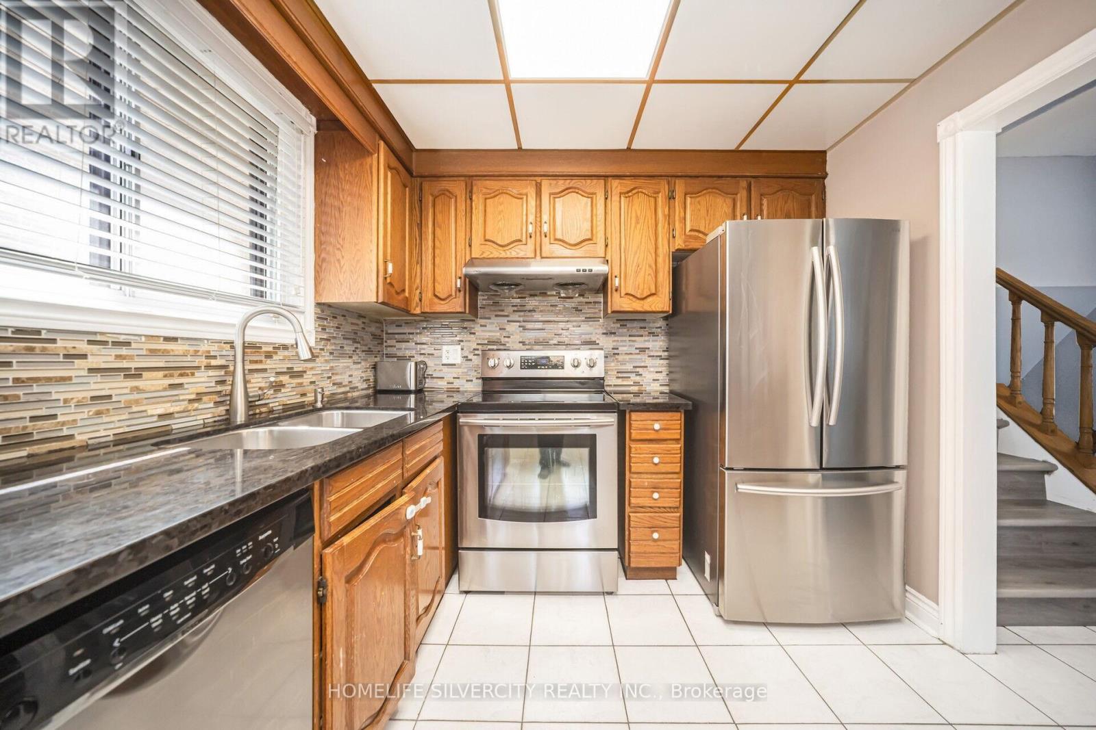 4 Benstrow Avenue, Toronto, Ontario  M9V 2Z6 - Photo 19 - W12205406