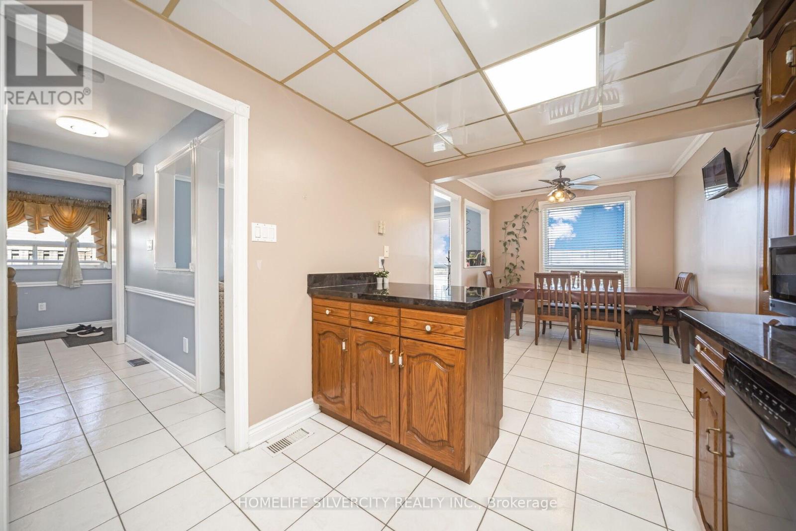 4 Benstrow Avenue, Toronto, Ontario  M9V 2Z6 - Photo 22 - W12205406