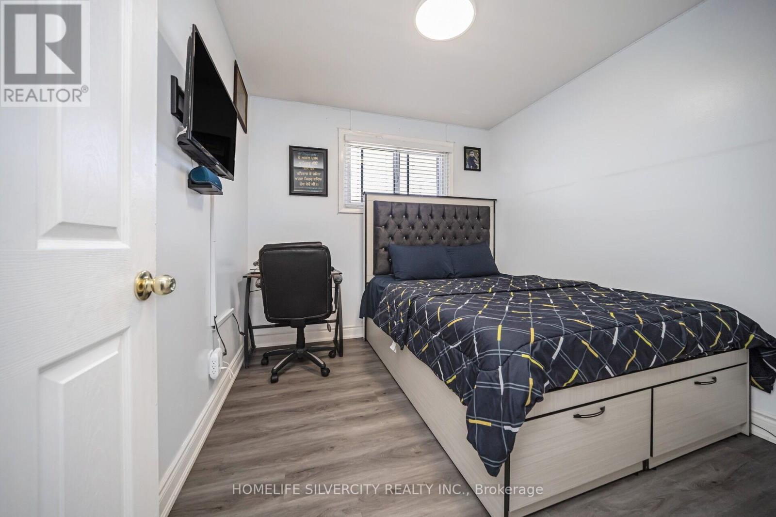 4 Benstrow Avenue, Toronto, Ontario  M9V 2Z6 - Photo 24 - W12205406
