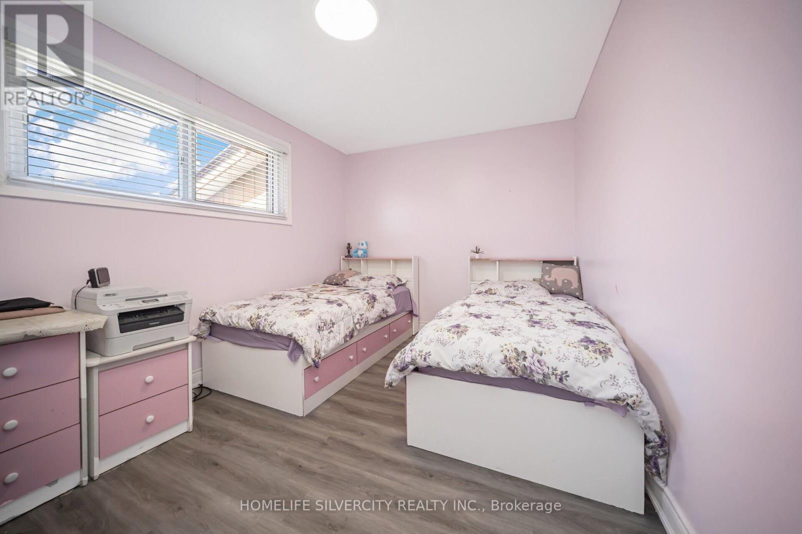4 Benstrow Avenue, Toronto, Ontario  M9V 2Z6 - Photo 27 - W12205406
