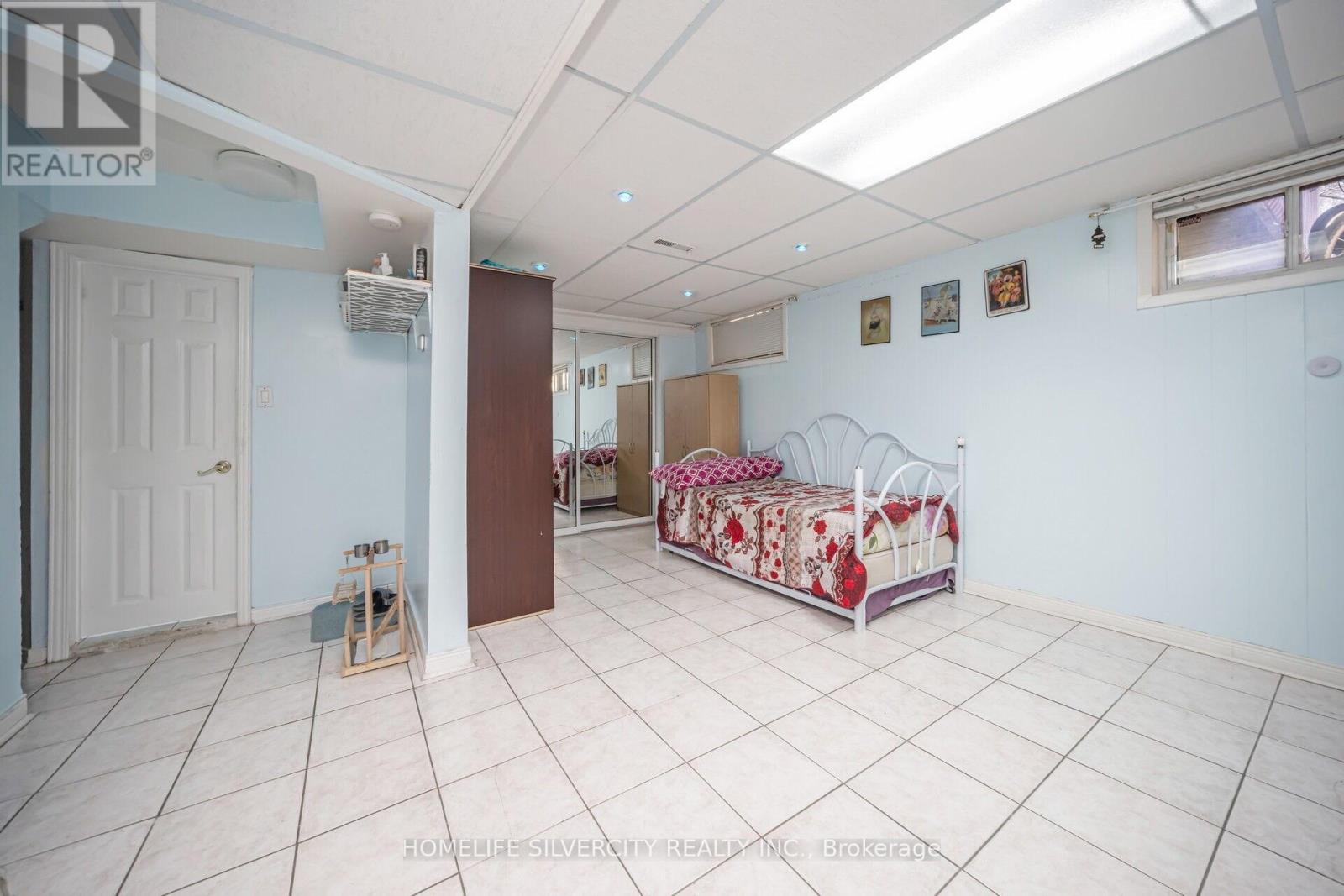 4 Benstrow Avenue, Toronto, Ontario  M9V 2Z6 - Photo 39 - W12205406
