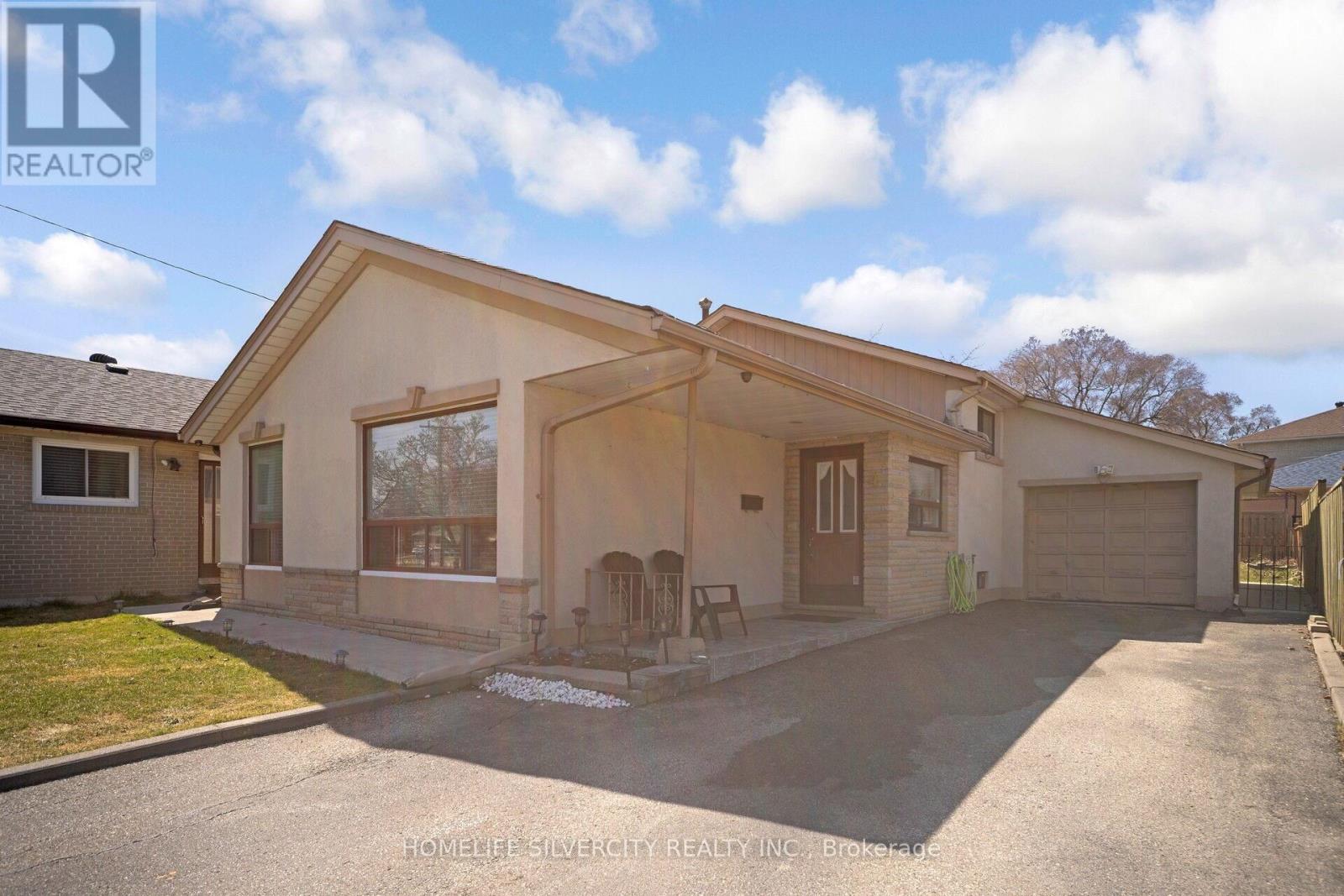 4 Benstrow Avenue, Toronto, Ontario  M9V 2Z6 - Photo 4 - W12205406